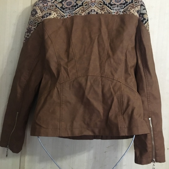 Chico’s Jaket Size 0. - Picture 3 of 4